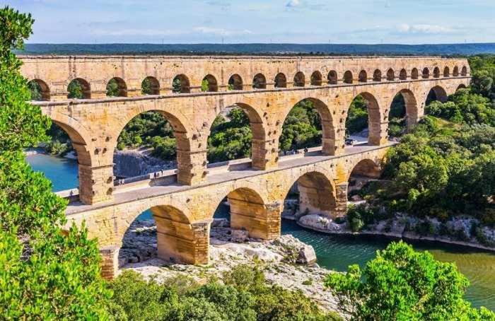 Hébergement de vacances En Provence Proche Avignon Sauveterre (Gard)